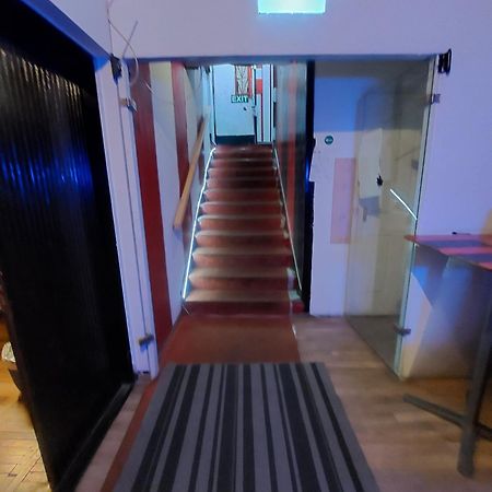 Whole Basement Former Pub For Stag Do, Bachelor House Party Flat บูดาเปสต์ ภายนอก รูปภาพ
