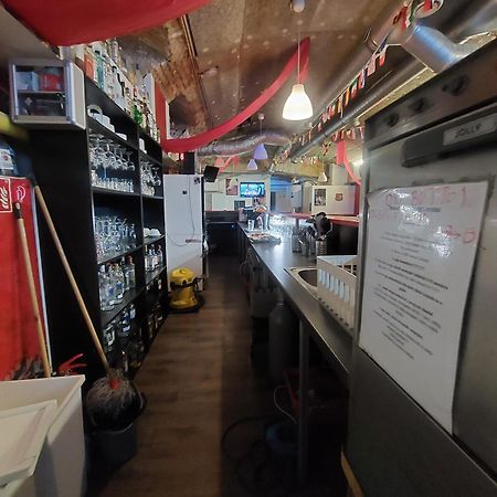 Whole Basement Former Pub For Stag Do, Bachelor House Party Flat บูดาเปสต์ ภายนอก รูปภาพ