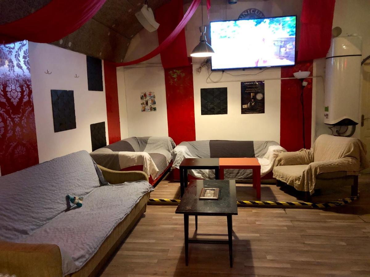Whole Basement Former Pub For Stag Do, Bachelor House Party Flat บูดาเปสต์ ภายนอก รูปภาพ