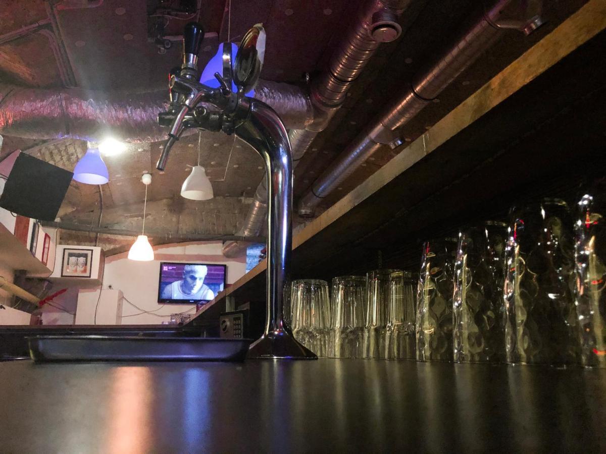 Whole Basement Former Pub For Stag Do, Bachelor House Party Flat บูดาเปสต์ ภายนอก รูปภาพ