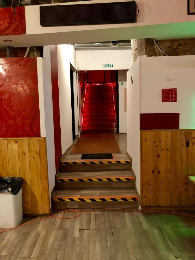 Whole Basement Former Pub For Stag Do, Bachelor House Party Flat บูดาเปสต์ ภายนอก รูปภาพ