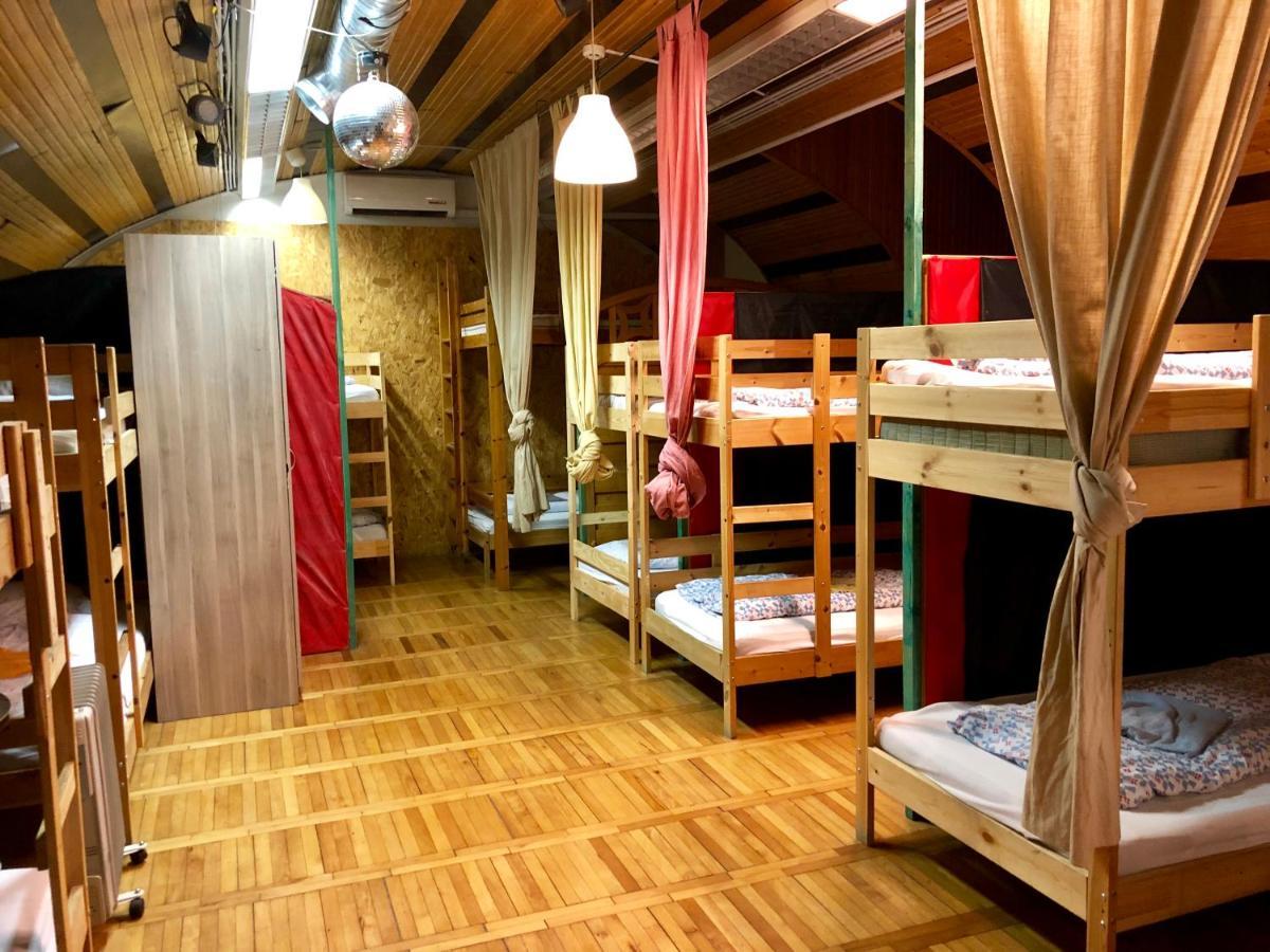 Whole Basement Former Pub For Stag Do, Bachelor House Party Flat บูดาเปสต์ ภายนอก รูปภาพ