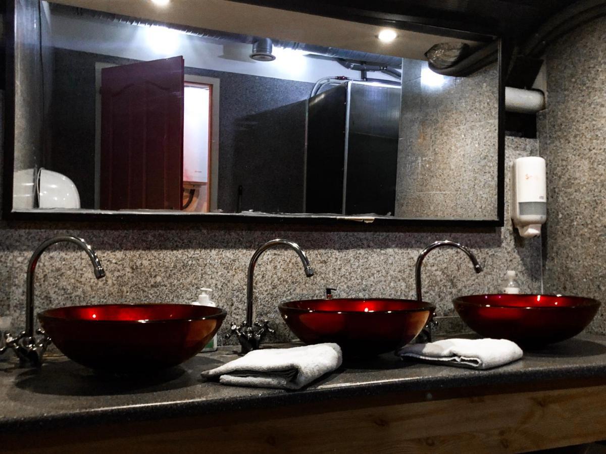 Whole Basement Former Pub For Stag Do, Bachelor House Party Flat บูดาเปสต์ ภายนอก รูปภาพ