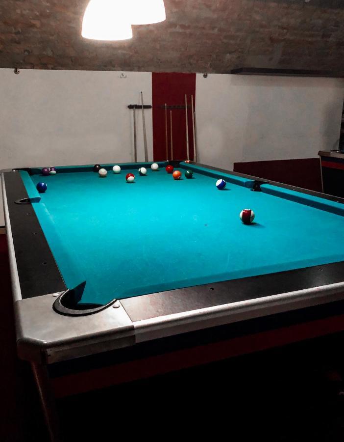 Whole Basement Former Pub For Stag Do, Bachelor House Party Flat บูดาเปสต์ ภายนอก รูปภาพ