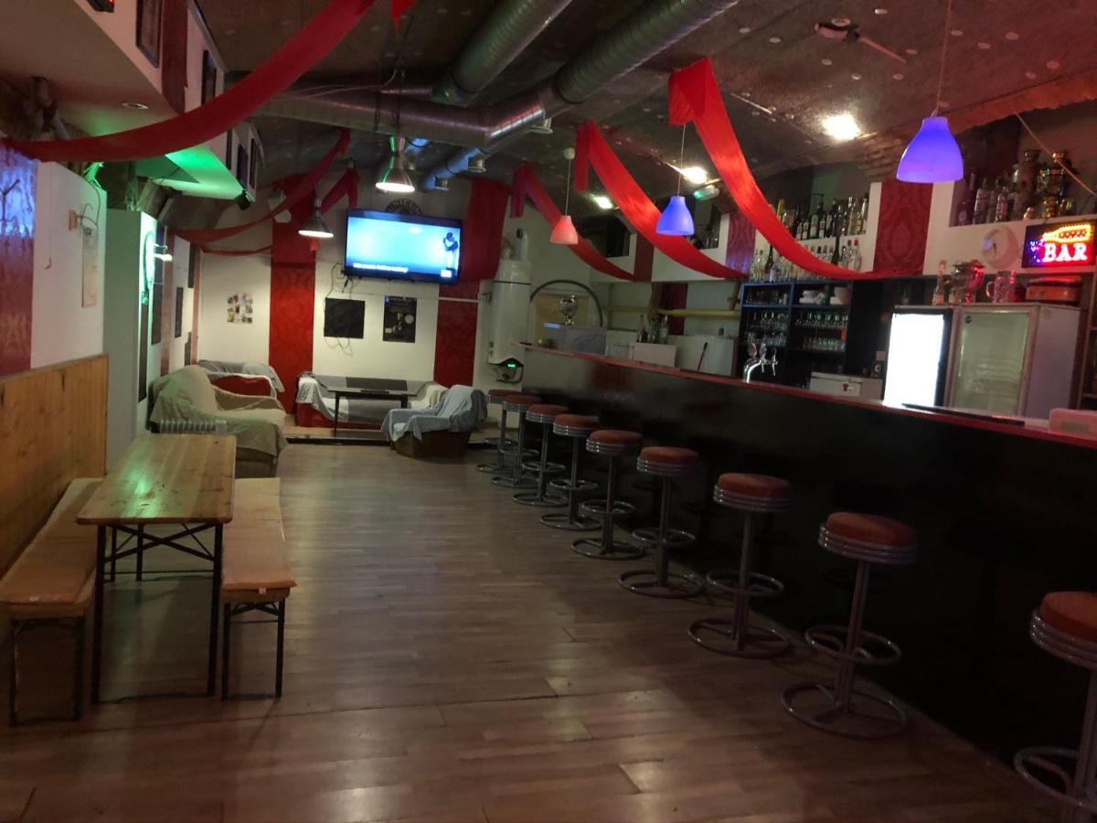 Whole Basement Former Pub For Stag Do, Bachelor House Party Flat บูดาเปสต์ ภายนอก รูปภาพ