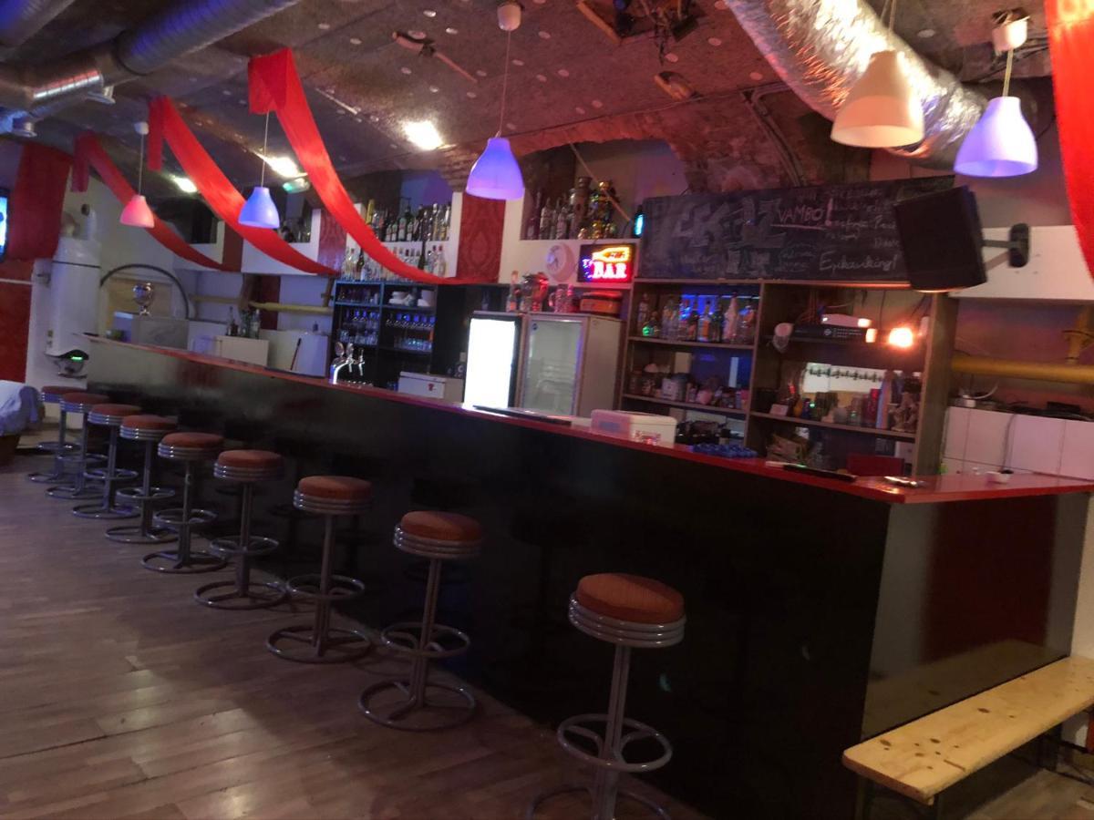 Whole Basement Former Pub For Stag Do, Bachelor House Party Flat บูดาเปสต์ ภายนอก รูปภาพ