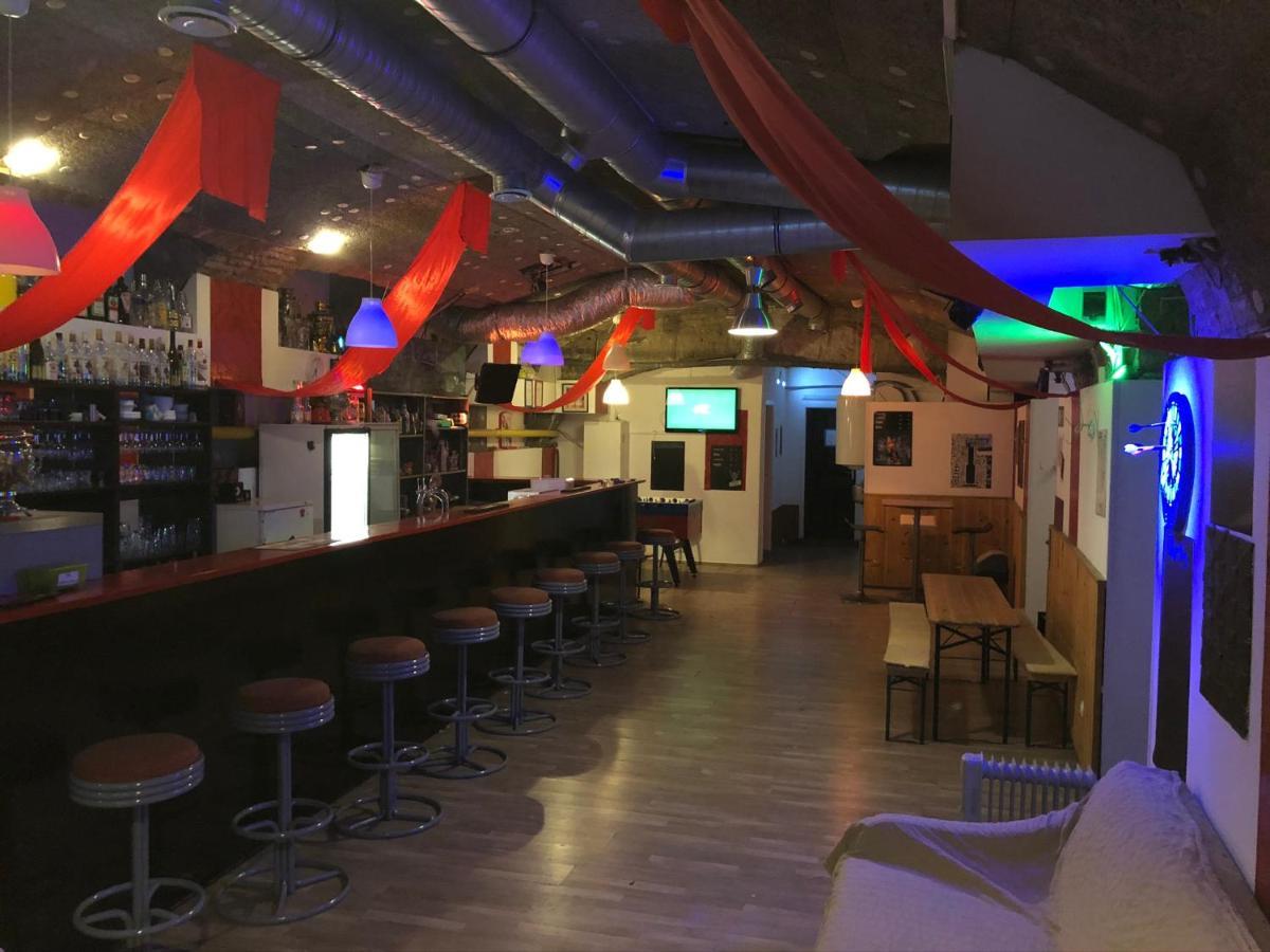 Whole Basement Former Pub For Stag Do, Bachelor House Party Flat บูดาเปสต์ ภายนอก รูปภาพ