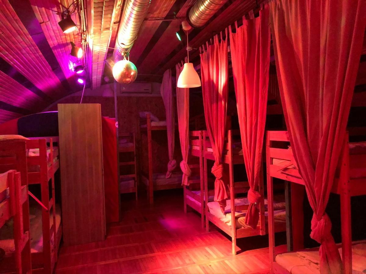 Whole Basement Former Pub For Stag Do, Bachelor House Party Flat บูดาเปสต์ ภายนอก รูปภาพ
