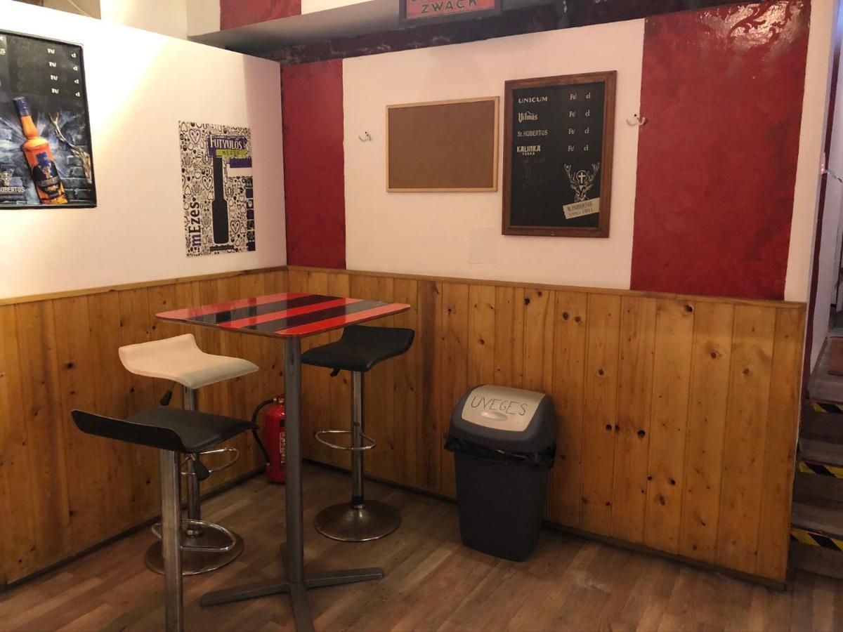 Whole Basement Former Pub For Stag Do, Bachelor House Party Flat บูดาเปสต์ ภายนอก รูปภาพ