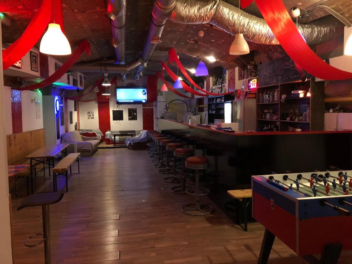Whole Basement Former Pub For Stag Do, Bachelor House Party Flat บูดาเปสต์ ภายนอก รูปภาพ