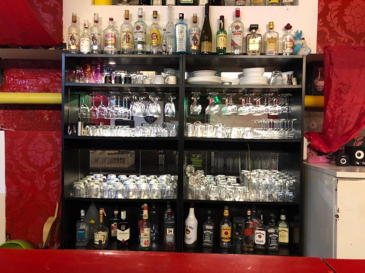 Whole Basement Former Pub For Stag Do, Bachelor House Party Flat บูดาเปสต์ ภายนอก รูปภาพ