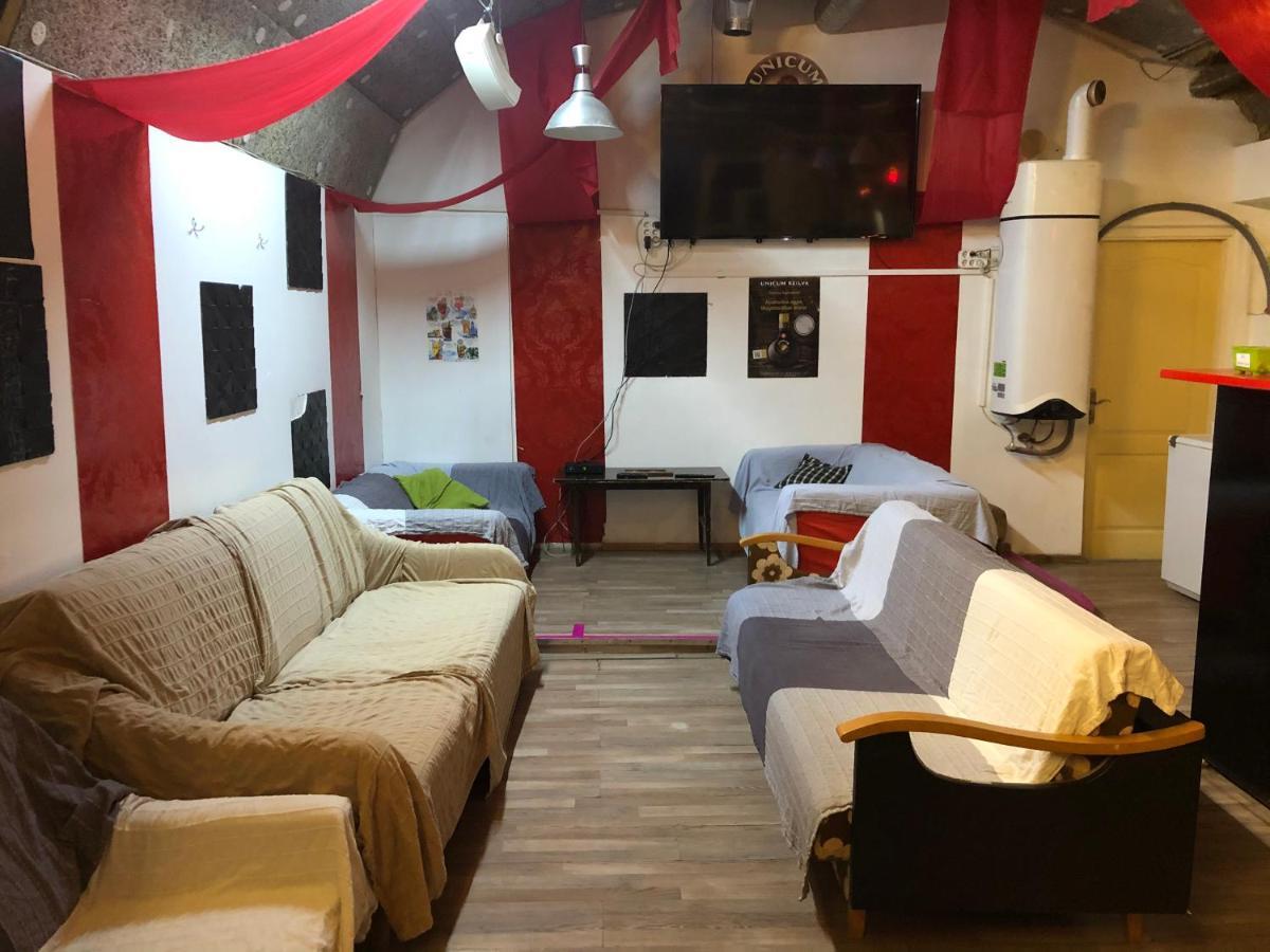 Whole Basement Former Pub For Stag Do, Bachelor House Party Flat บูดาเปสต์ ภายนอก รูปภาพ