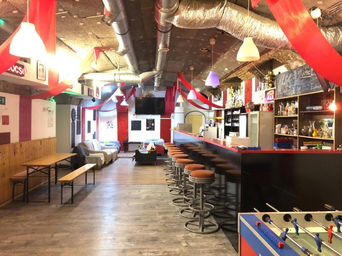 Whole Basement Former Pub For Stag Do, Bachelor House Party Flat บูดาเปสต์ ภายนอก รูปภาพ